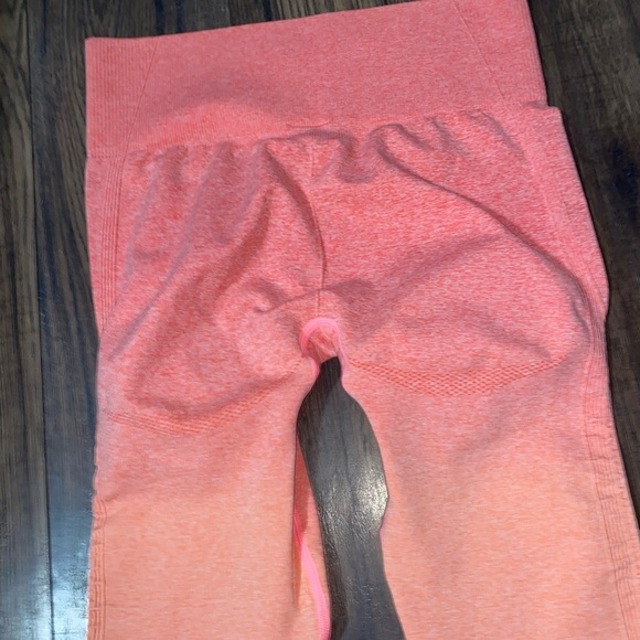 GYMSHARK OMBRÉ SEAMLESS LEGGINGS - Picture 3 of 3